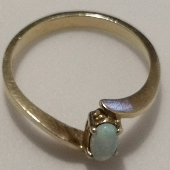 Jewelry - 10k yellow gold natural  opal ring
